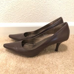 Calvin Klein Dolly pumps size 8.5M brown